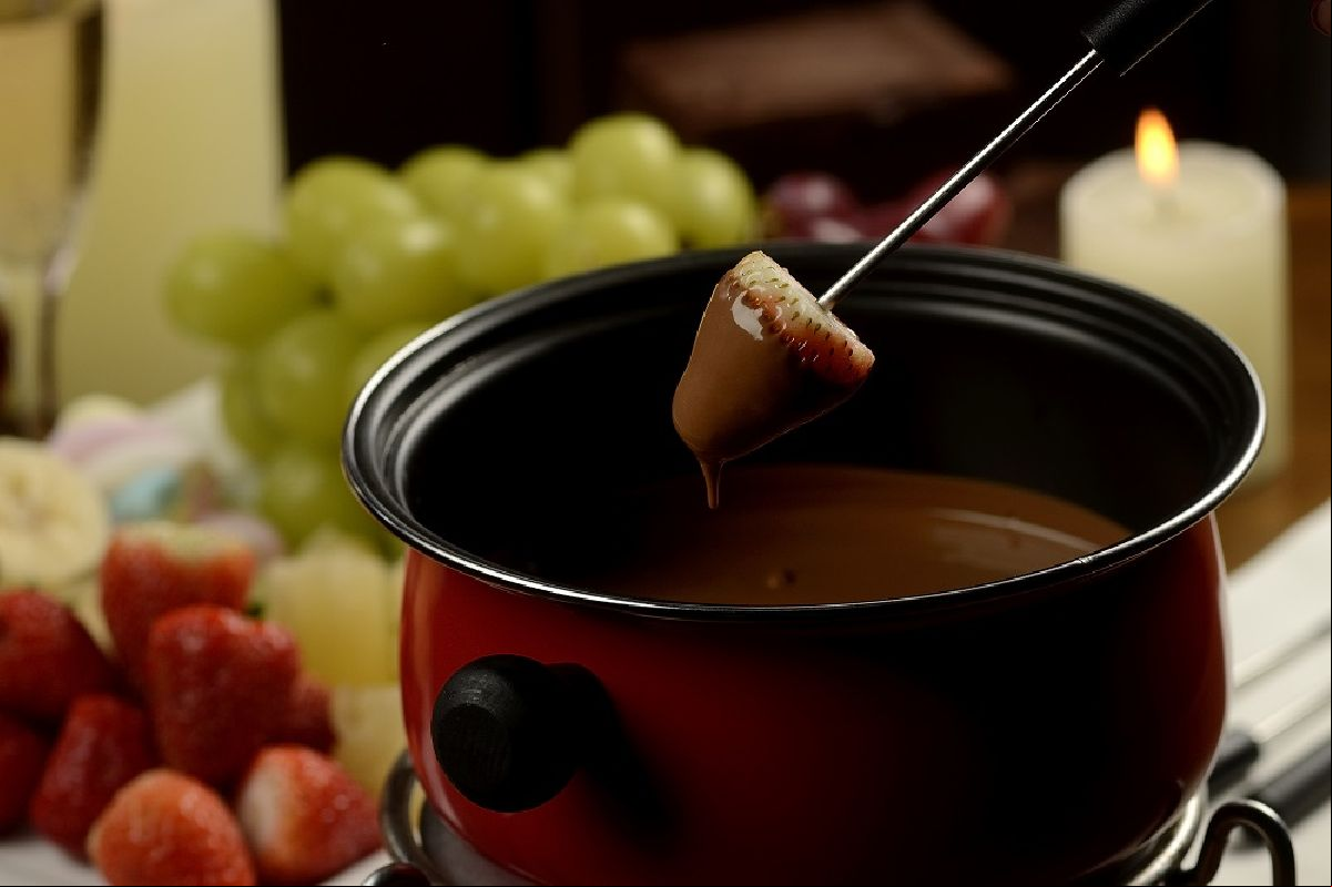 FONDUES ESPECIAIS,  E SUAVE SÃO DESTAQUE NO RESTAURANTE KONSTANZ