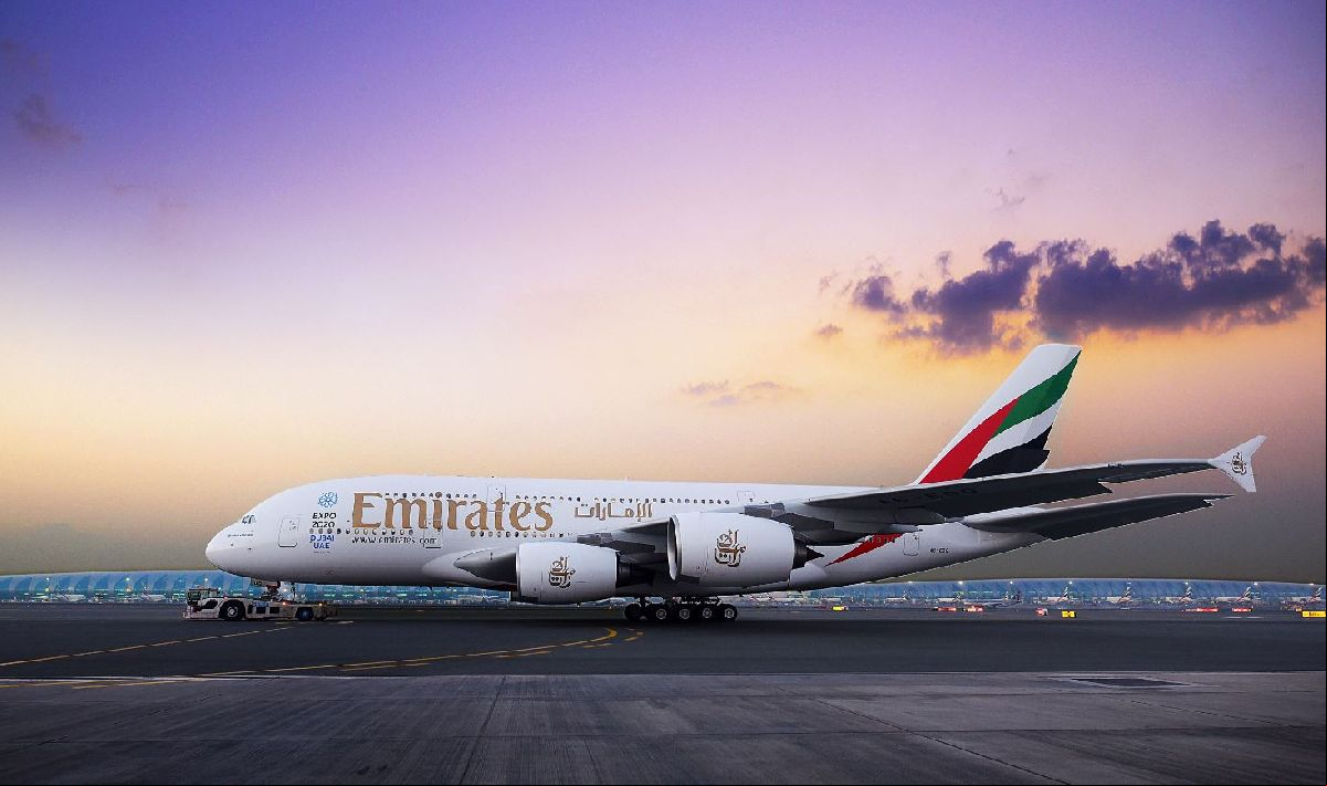 EMIRATES USA SUA ICÔNICA AERONAVE A380 EM VOO PARA GUANGZHOU E RETOMA VOOS PARA A CIDADE DO KUWAIT E LISBOA