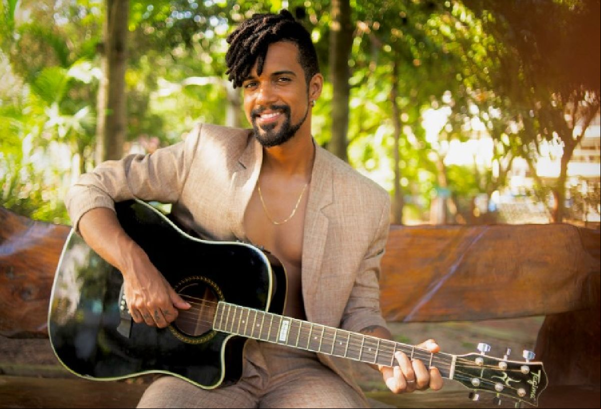 CDesign Hotel oferece almoço especial com show do cantor D Black e Day SPA para celebrar Dia da Mães