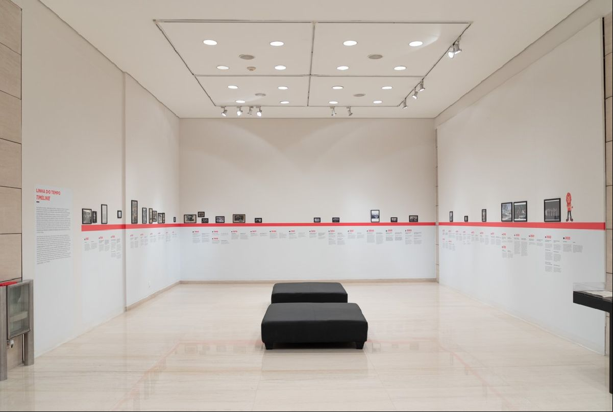 Exposição gratuita conta história dos 90 anos da Cultura Inglesa  