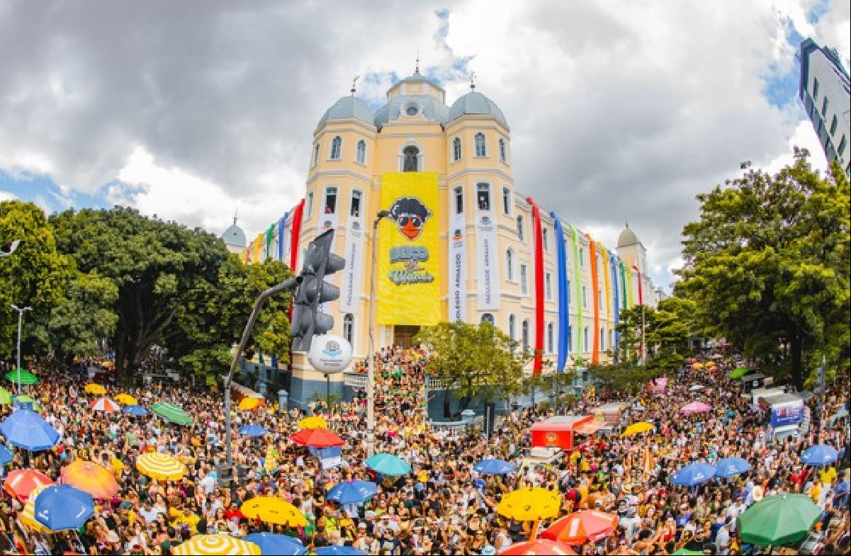 Beiço do Wando recebe Fat Family no Carnaval de BH