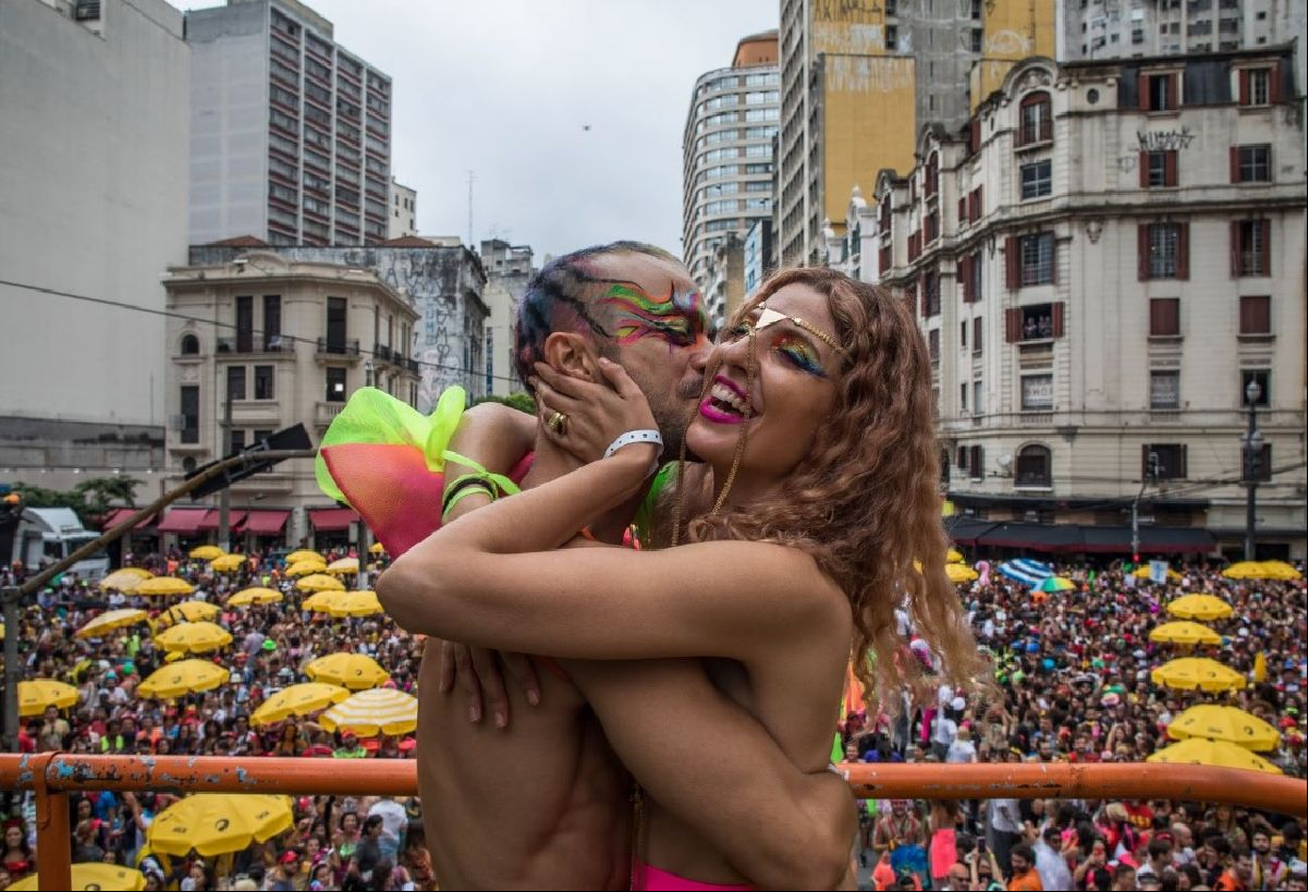 CARNAVAL 2025: Em homenagem a Caetano Veloso, bloco Tarado Ni Você desfila neste sábado, no famoso cruzamento da Avenida Ipiranga com Avenida São João
