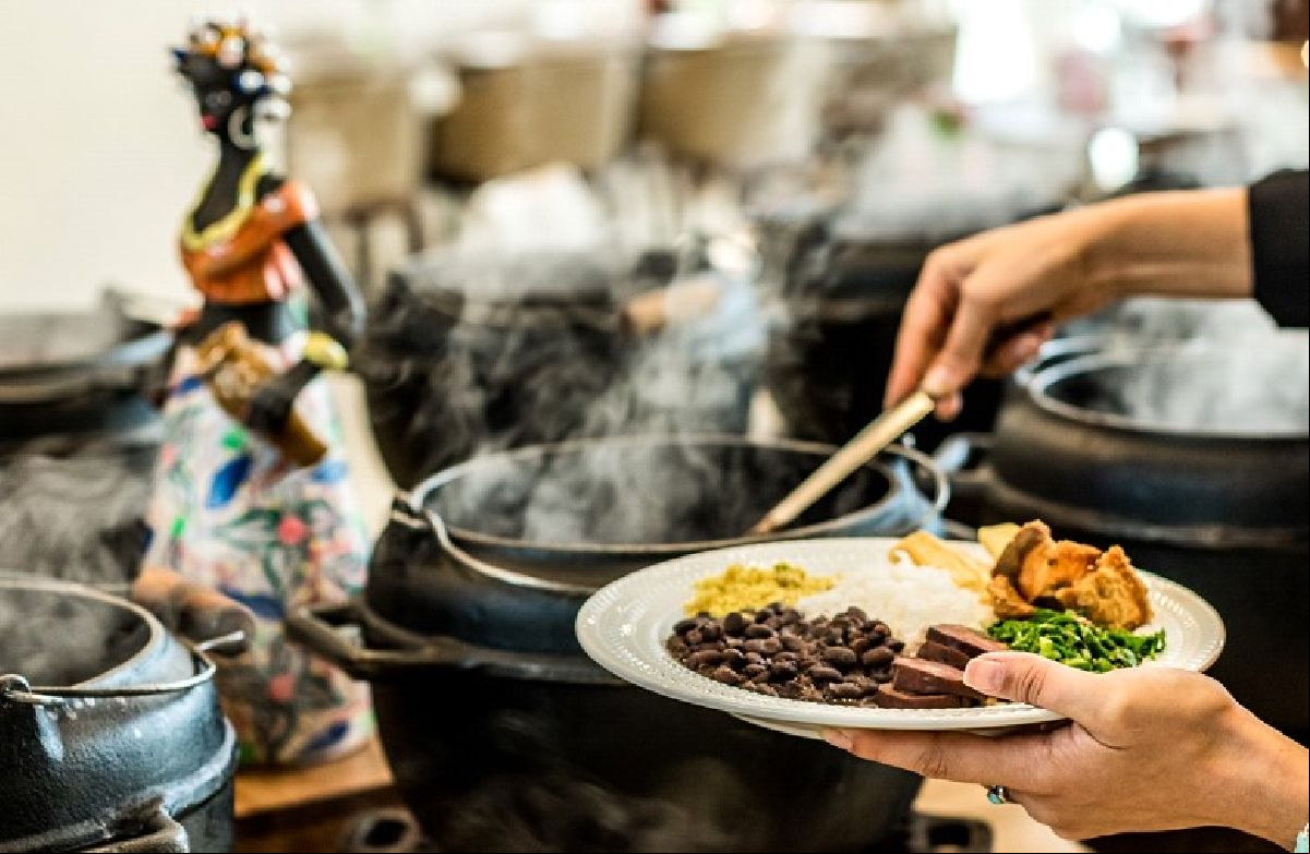 Carnaval em “Sampa” com estilo: Wyndham São Paulo Ibirapuera Hotel oferece diária de 36 horas e feijoada e brunch gourmets pra curtir pausa