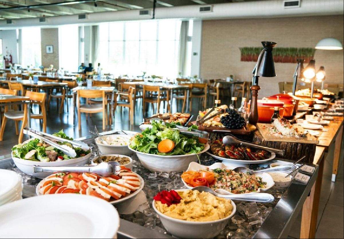 Restaurantes do Vitória Hotel de Indaiatuba e Paulínia terão almoços com cardápios especiais no Dia das Mães